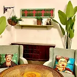 Arty Studio Flat At City Center