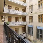 Broadway Downtown Deluxe Budapest