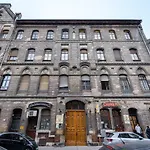 Goldenfeet Studio