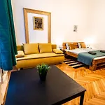 Palace Quarter Suite