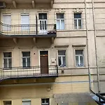 10 House Budget Stay