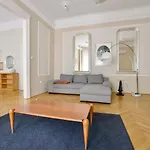 Standard Apartment By Hi5 - Kecskemeti Street Suite
