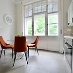 Standard Apartment By Hi5 - Kecskemeti Street Suite
