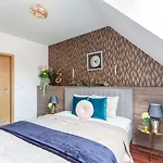 Deluxe Central Quentin Apartment 3Bedrm, 2Bathrm