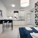 Modern Stay In Authentic Central Area