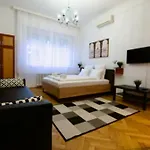 Standard Apartment By Hi5- Aranykez Studio