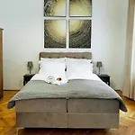 Heart Of The City, Entire Very Big Apartment