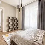 Exclusive Stylish Suite By Prestige Homes Next To The Oktogon