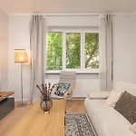 Lovely Quiet Central Apartment Near Heroes Square By Cavaland