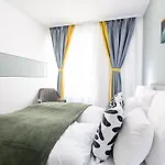 Free Parking - Balcony - Sunny - New