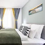 Free Parking - Balcony - Sunny - New