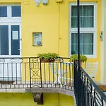 Laksa Apartments