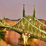 The Spot With Green Chair - Cozy Space Near Danube