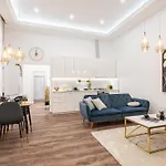 Blue Velvet Luxury Apartment