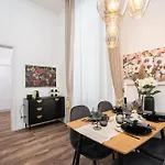 Blue Velvet Luxury Apartment