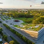 Modern Home - Close To City Park & Heroes\' Square