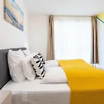 Central - Free Parking - Large Balcony