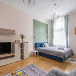 Deluxe Home In Art Nouveau House- With Garage