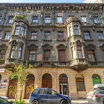 Artisan Gallery Apartment