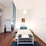 Charming Central Studio Apt - Flora\'S Room