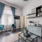 Chain Bridge Apartment Top Central Location New