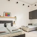 Budapest Bliss - Artistic Escape On Dob Street