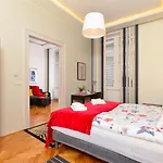 Luxury Opera Apartment