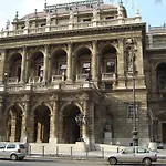 Lia\'S Apartment In Gozsdu And Free Parking