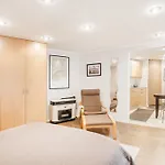 Romantic Hideaway Centertown With Air Conditioner