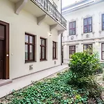 The Lion\'S Loft Apartment - 4Br & 3Ba - Terrace - Ac