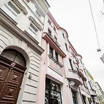 The Lion\'S Loft Apartment - 4Br & 3Ba - Terrace - Ac
