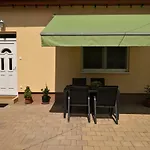 Green Garden Apartman
