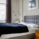 Deluxe In The Heart Of The City