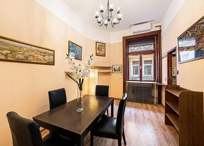 Oktogon Beautiful Relaxing Apartment