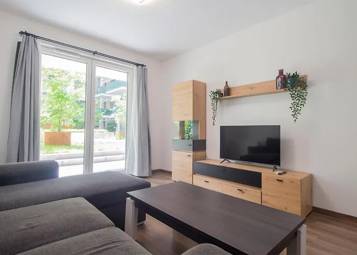 Corvin Modern Two Bedroom Apartment Free Parking