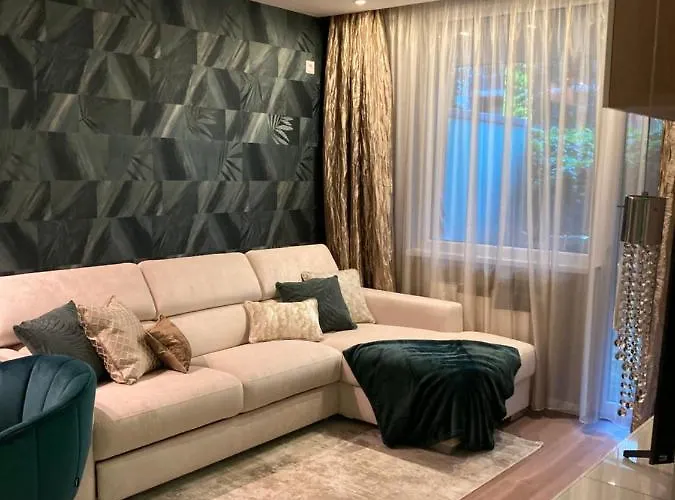 Corvin Luxury Green