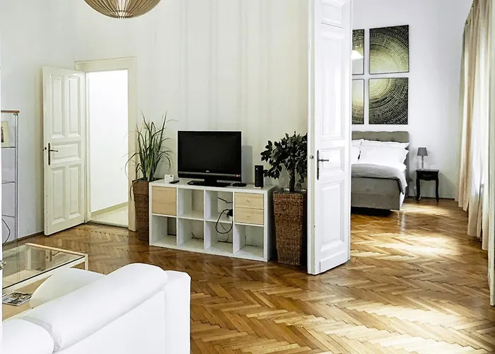 Heart Of The City, Entire Very Big Apartment