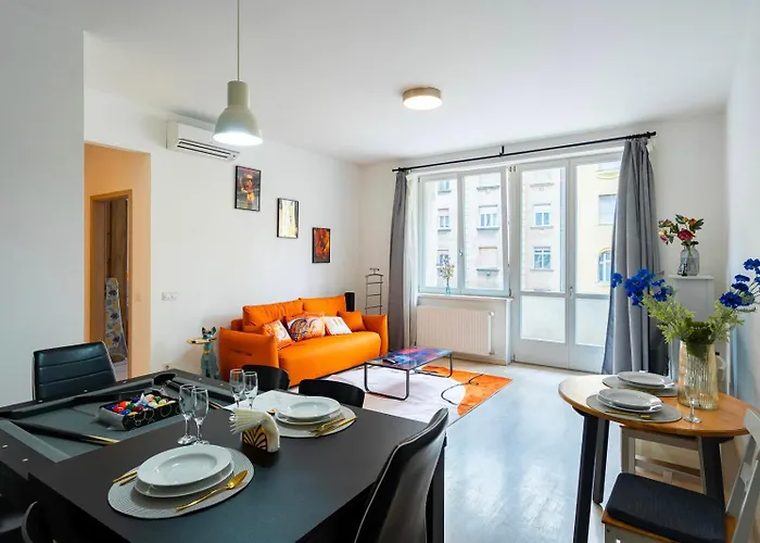 Designer Vintage Home Near Castle District
