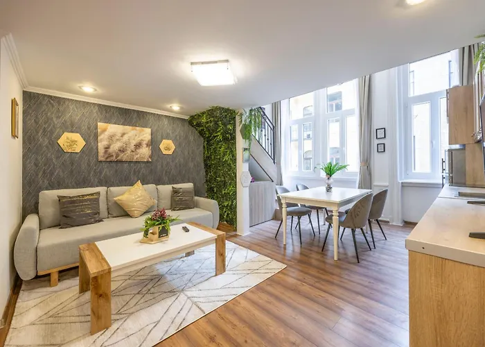 Central Cozy & Homy Apartment In The Heart Of Budapest
