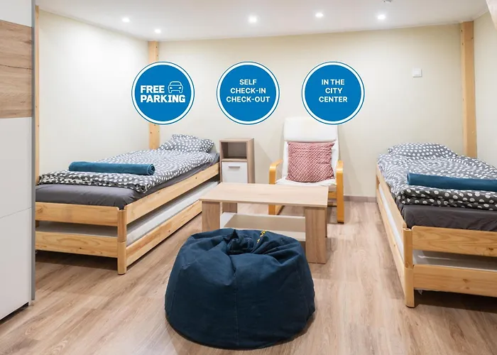 Cozy & Quiet Apartment Near Kiraly Street Free Parking, Ac, Perfect For 4 Guests!