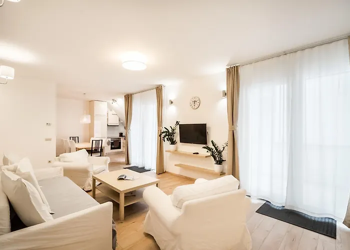 The Lion\'S Loft Apartment - 4Br & 3Ba - Terrace - Ac