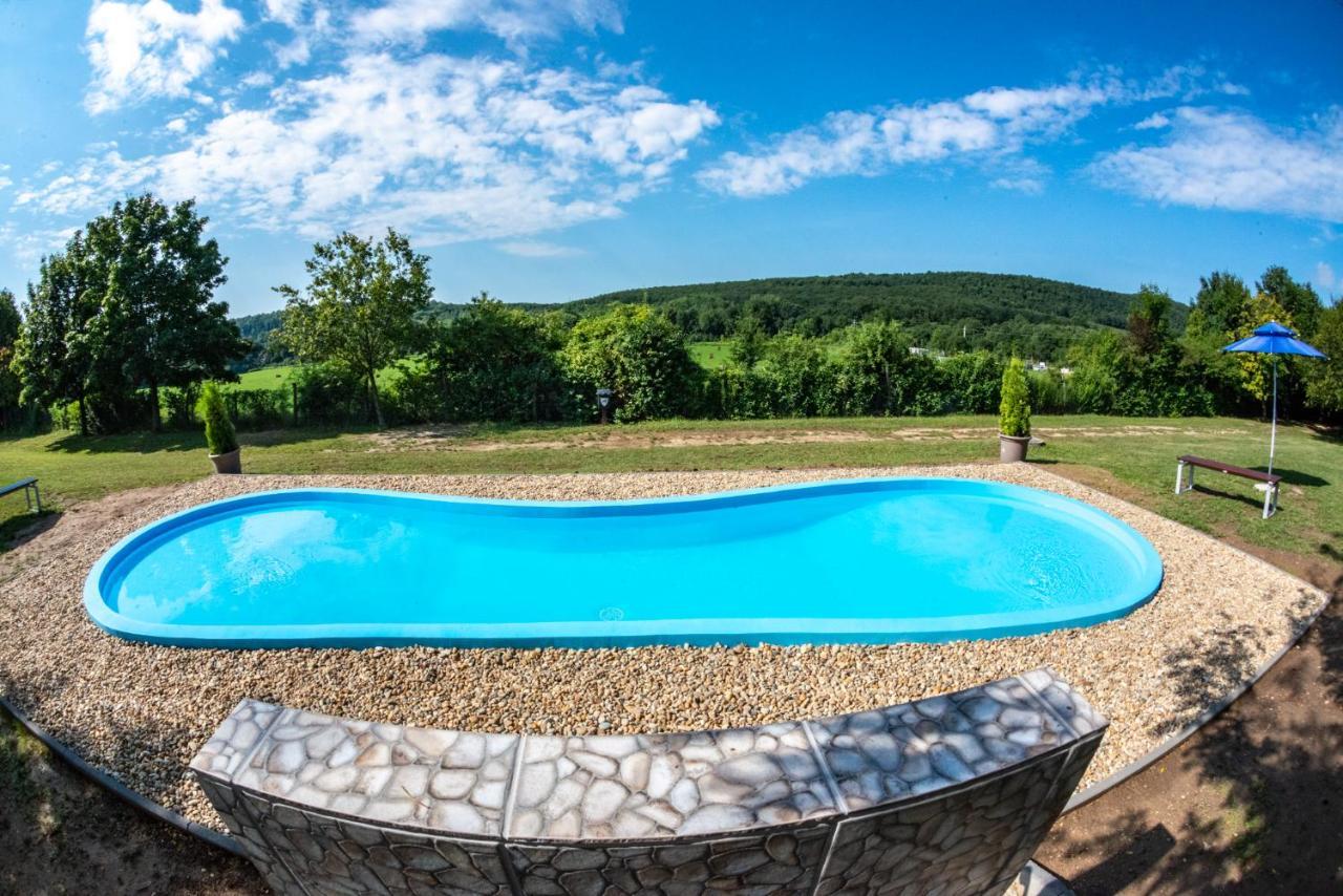 Petnehazy Hotell