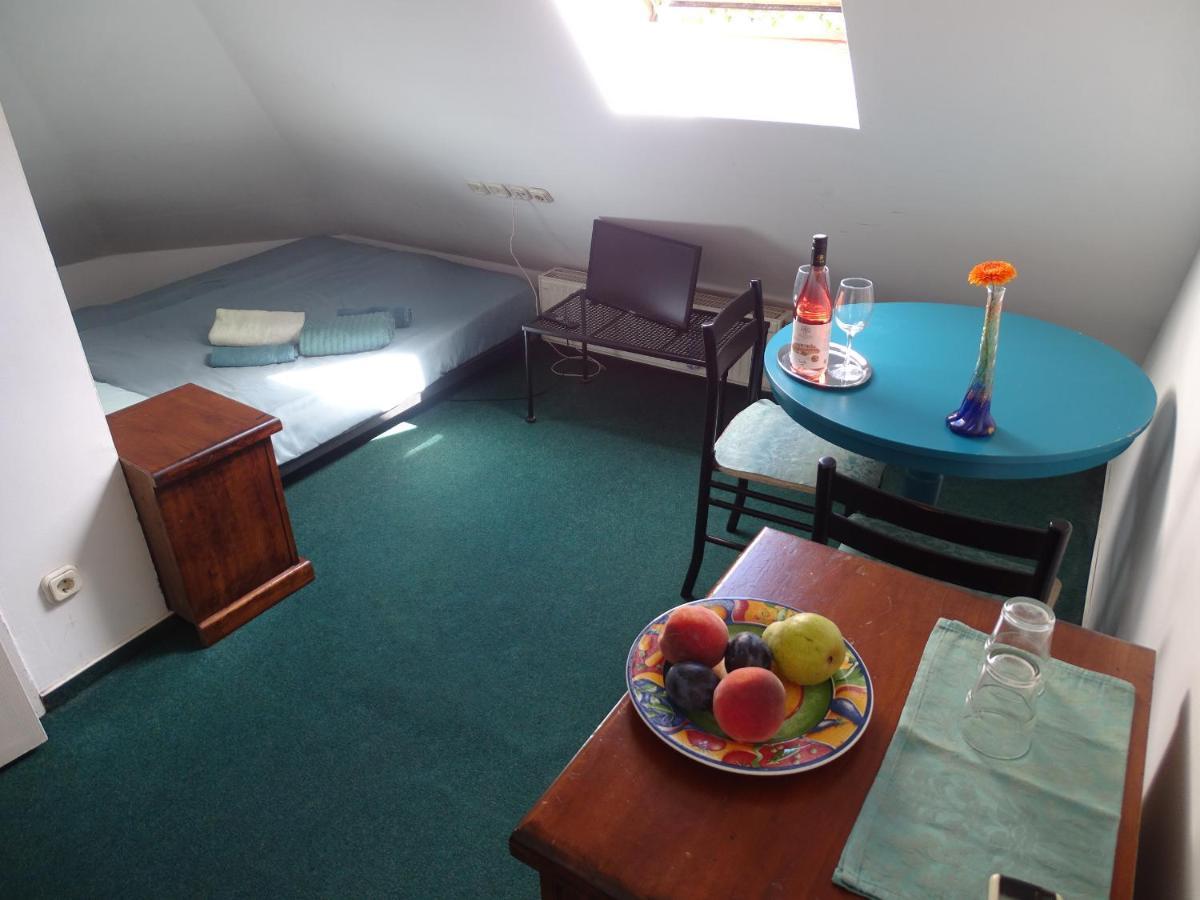 Casa Latina Guest house 3*