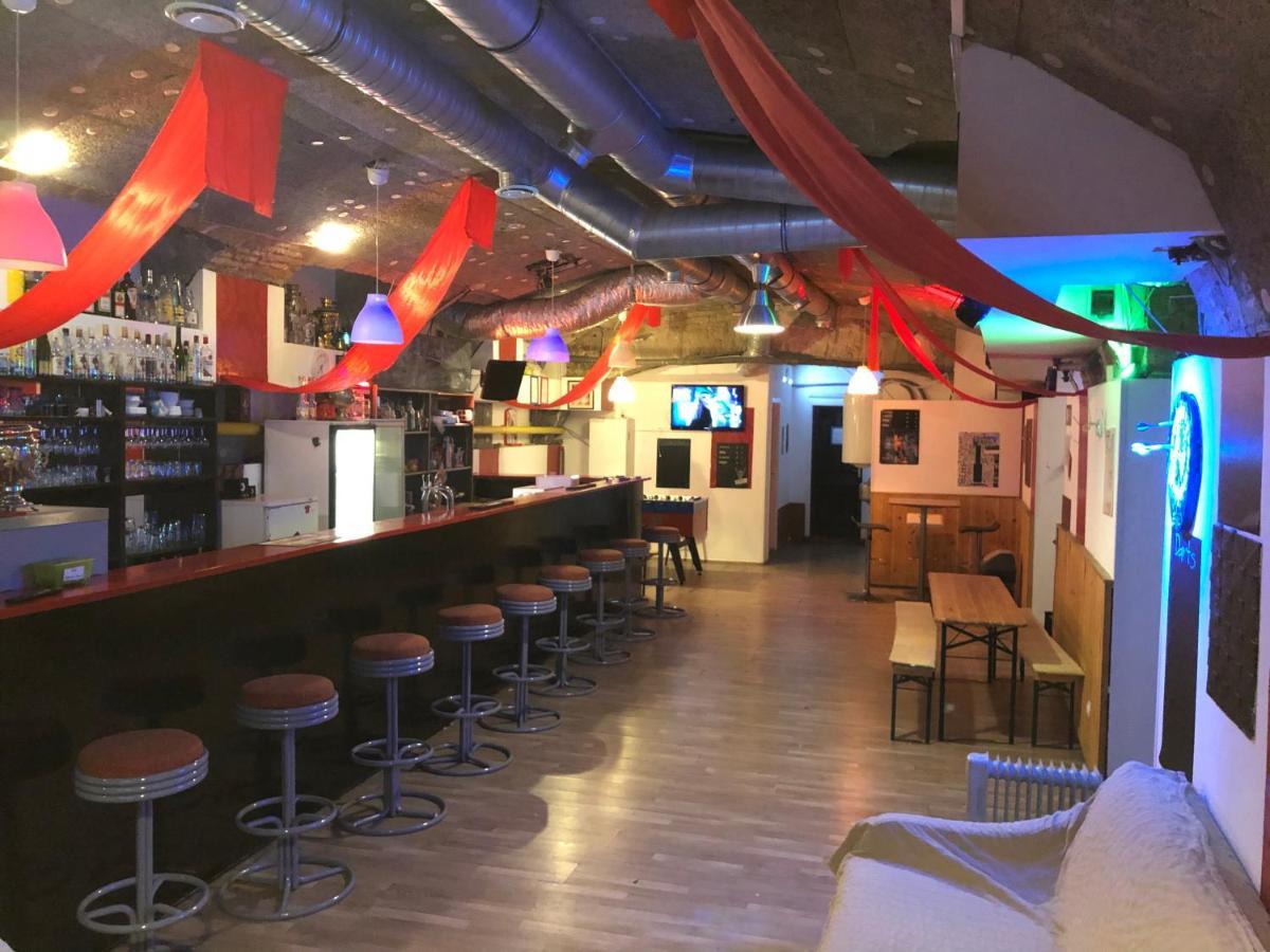 Apartamento Whole Basement Former Pub For Stag Do, Bachelor House Party Flat Budapest
