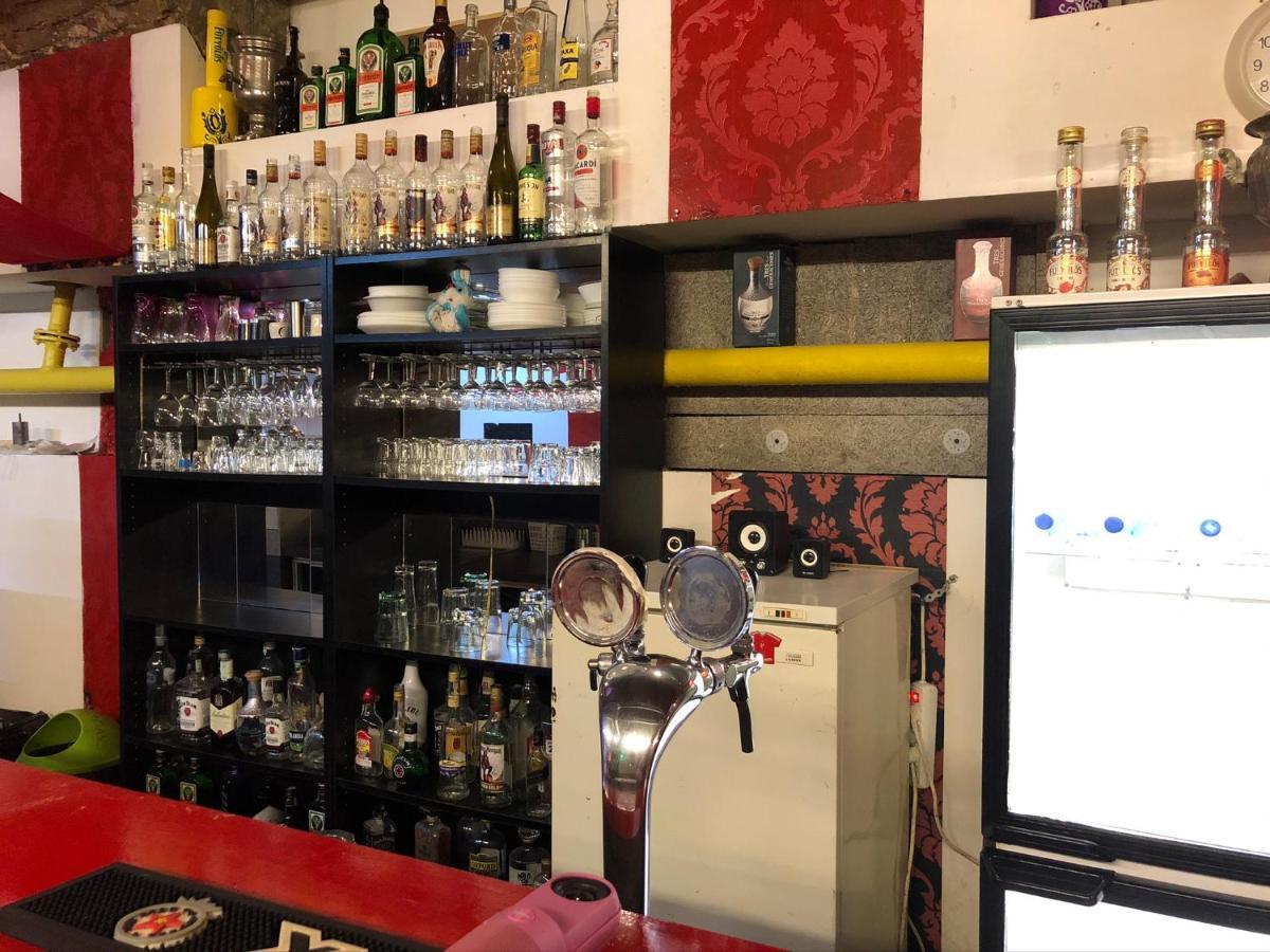 Whole Basement Former Pub For Stag Do, Bachelor House Party Flat Apartamento Budapest