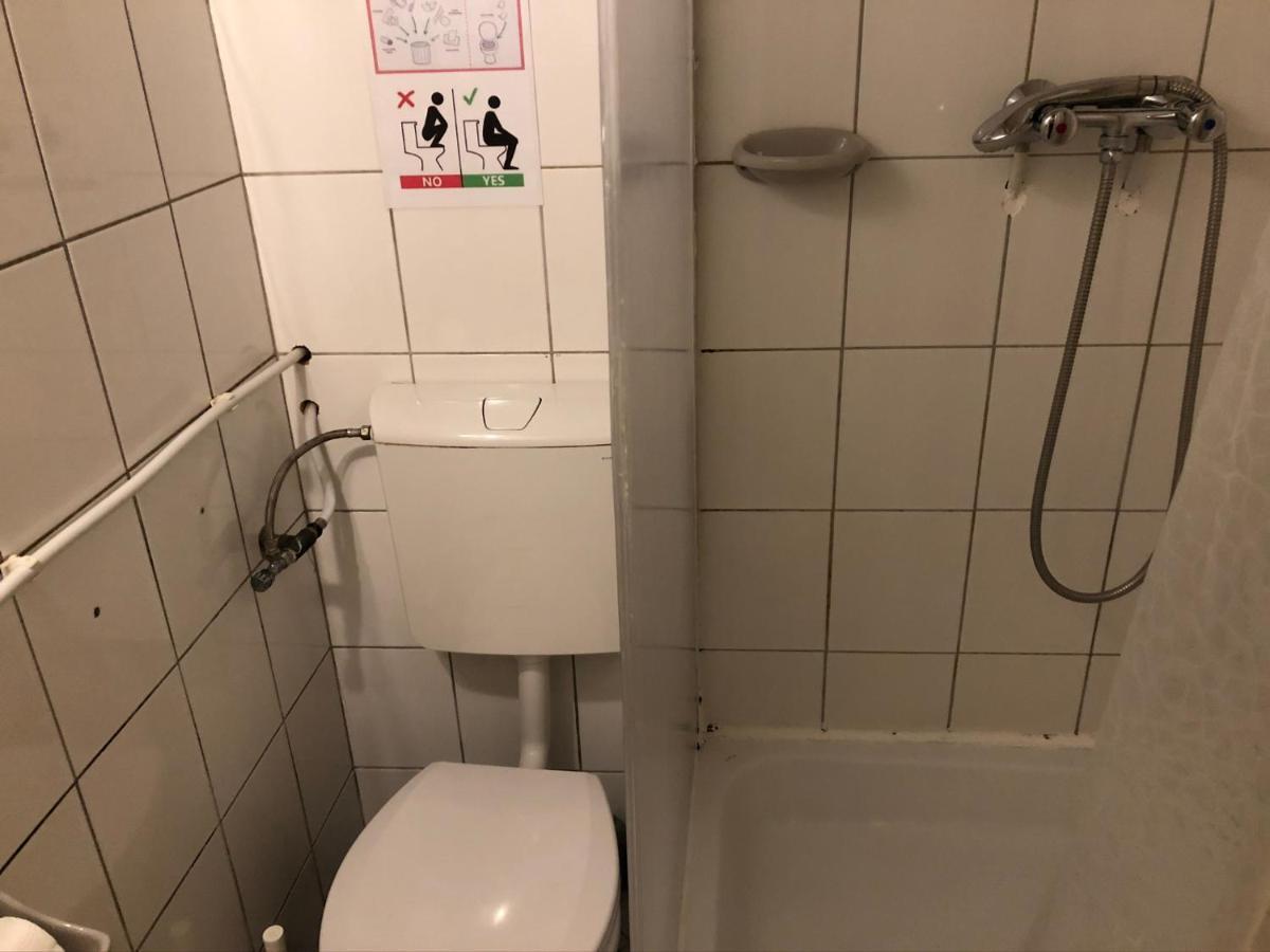 Whole Basement Former Pub For Stag Do, Bachelor House Party Flat Apartamento Budapest