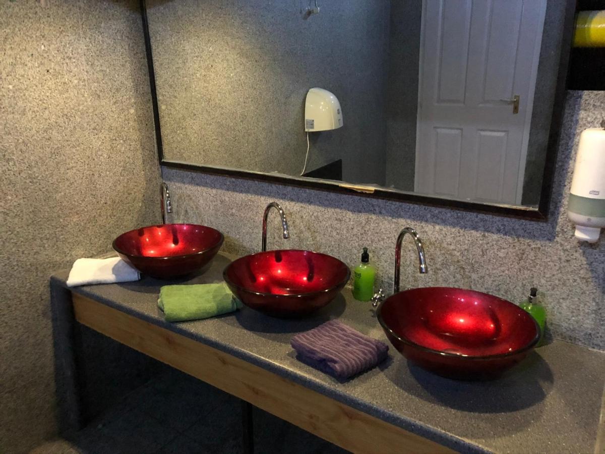 Whole Basement Former Pub For Stag Do, Bachelor House Party Flat Apartamento Budapest