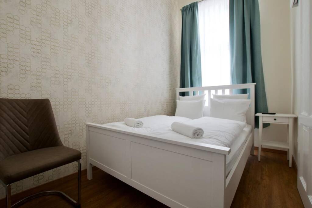 Apartment Premium By Hi5-vaci Str. 3 Bedroom *