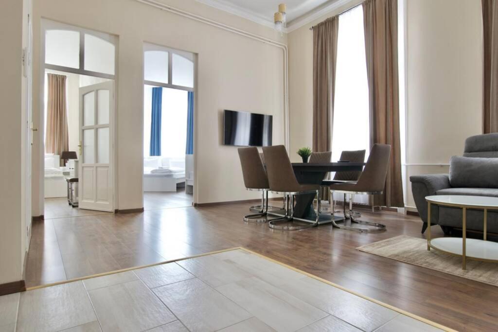Premium By Hi5-vaci Str. 3 Bedroom Apartment