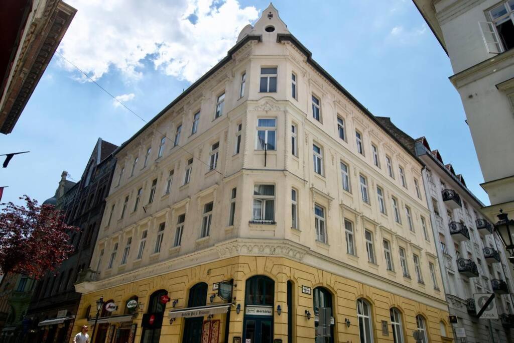 Premium By Hi5-vaci Str. 3 Bedroom Apartment *